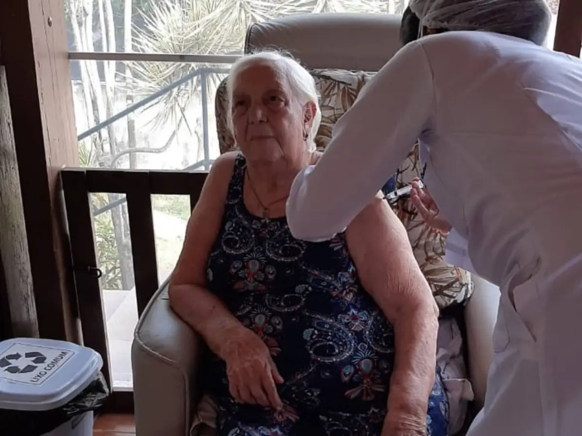 Atividades e acompanhamento na Casa dos Avós